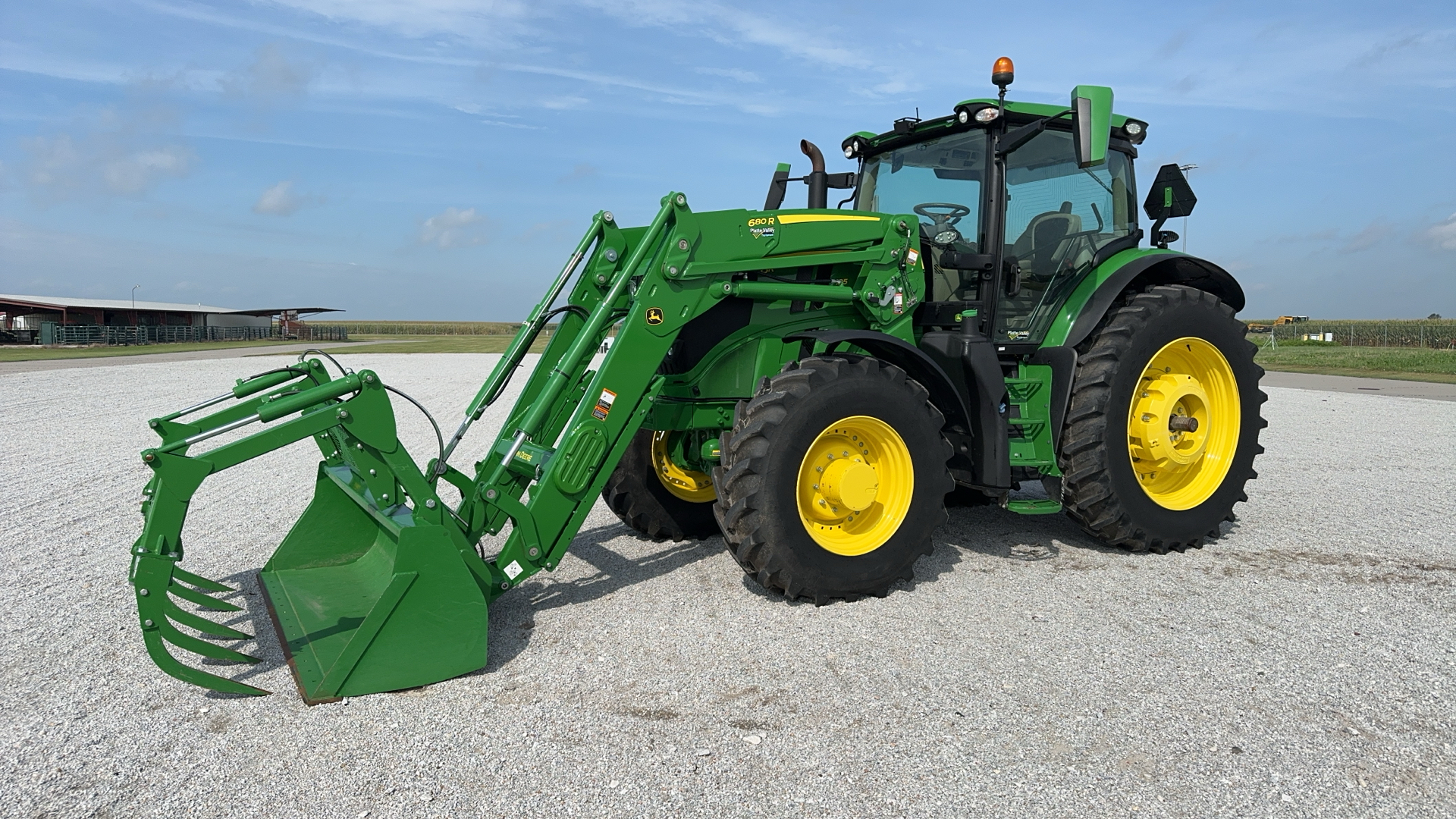 2022 John Deere 6R 195